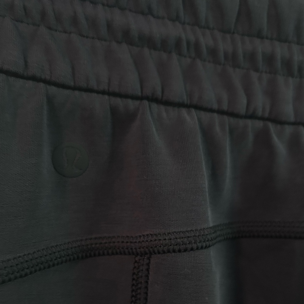 LULULEMON Softstreme High-Rise Straight Leg Crop- Black/ Size 2 - Picture 6 of 8